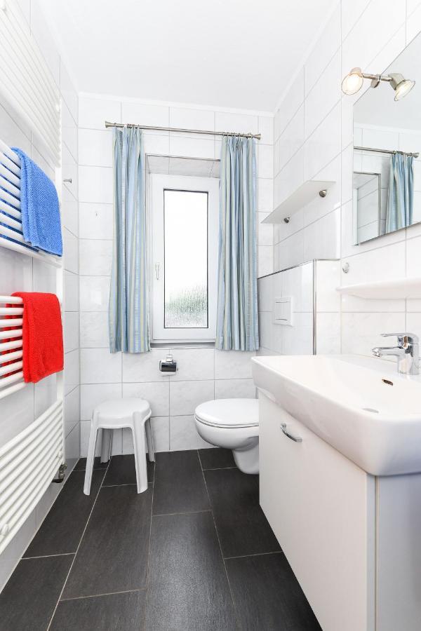 Ferienwohnung Baltrum Inselhaus Am Deich Нойхарлингерзийл Екстериор снимка